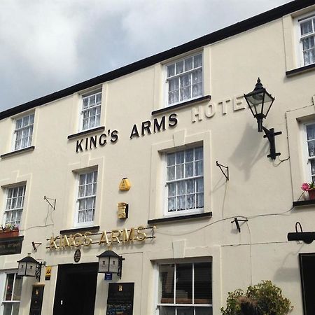 King'S Arms Hotel Лосуитиел Екстериор снимка