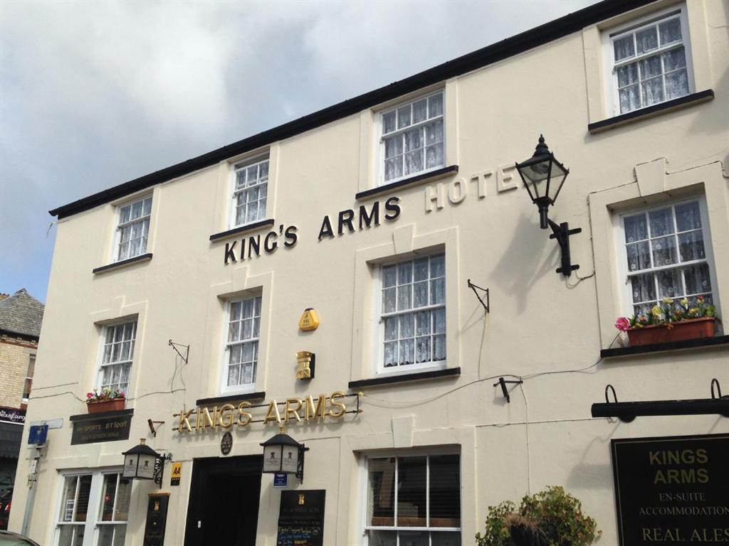 King'S Arms Hotel Лосуитиел Екстериор снимка