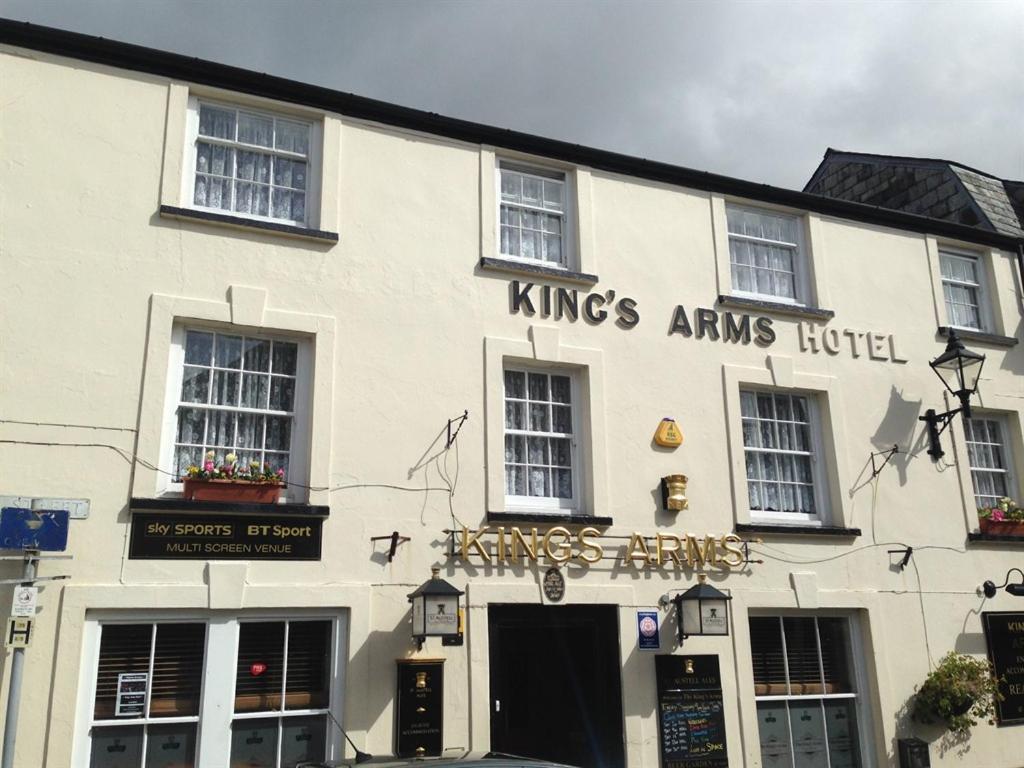 King'S Arms Hotel Лосуитиел Екстериор снимка
