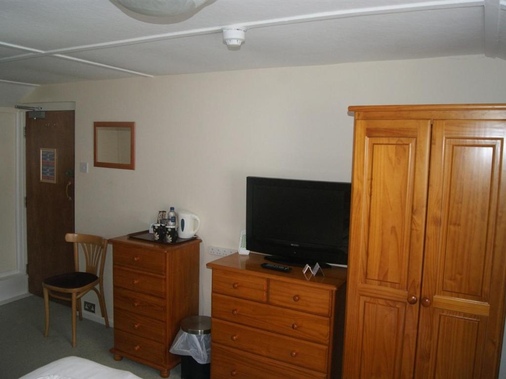 King'S Arms Hotel Лосуитиел Екстериор снимка