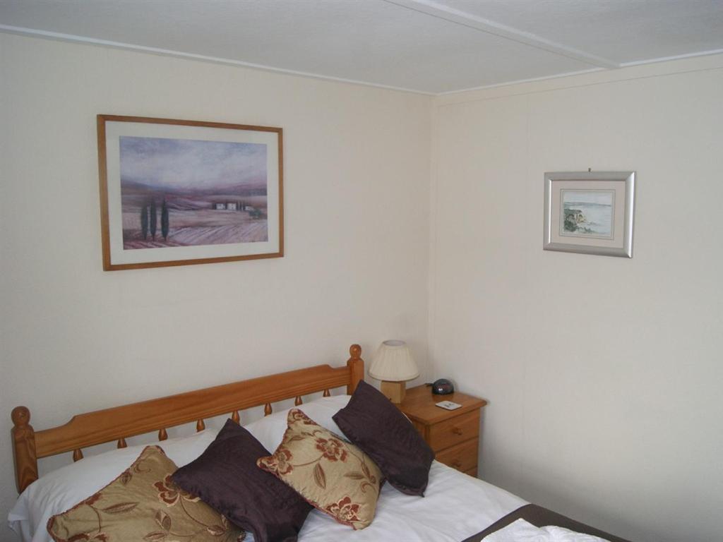 King'S Arms Hotel Лосуитиел Екстериор снимка