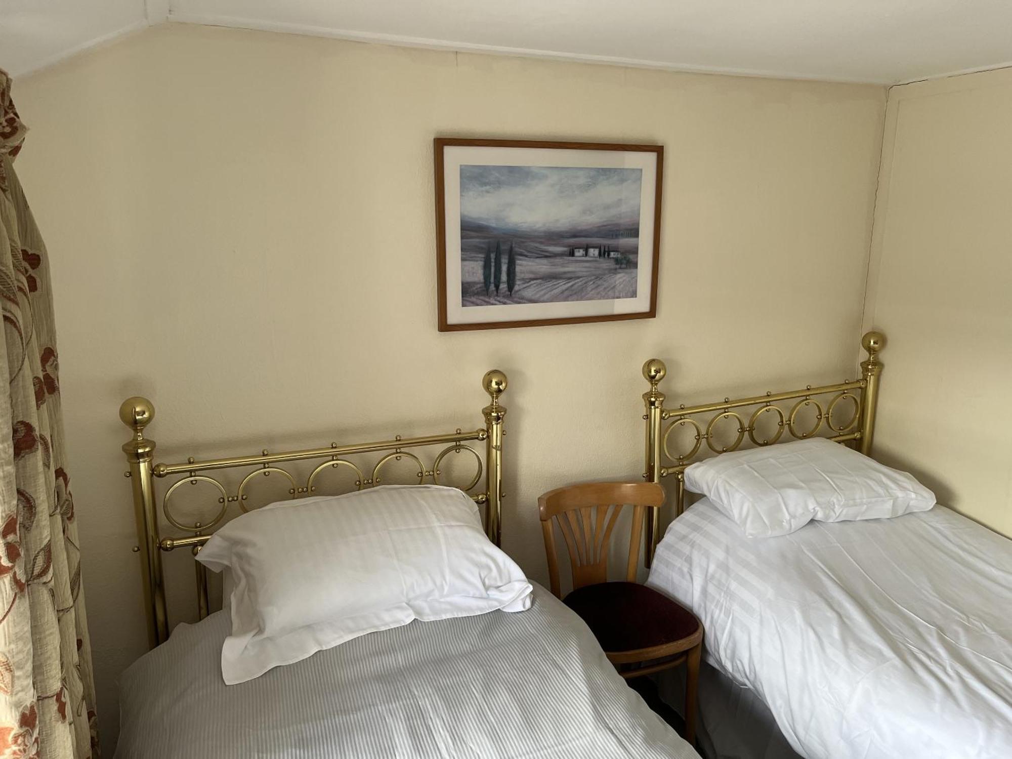 King'S Arms Hotel Лосуитиел Стая снимка