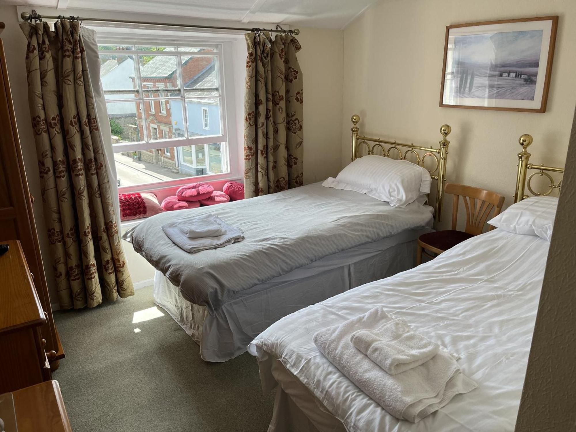 King'S Arms Hotel Лосуитиел Стая снимка