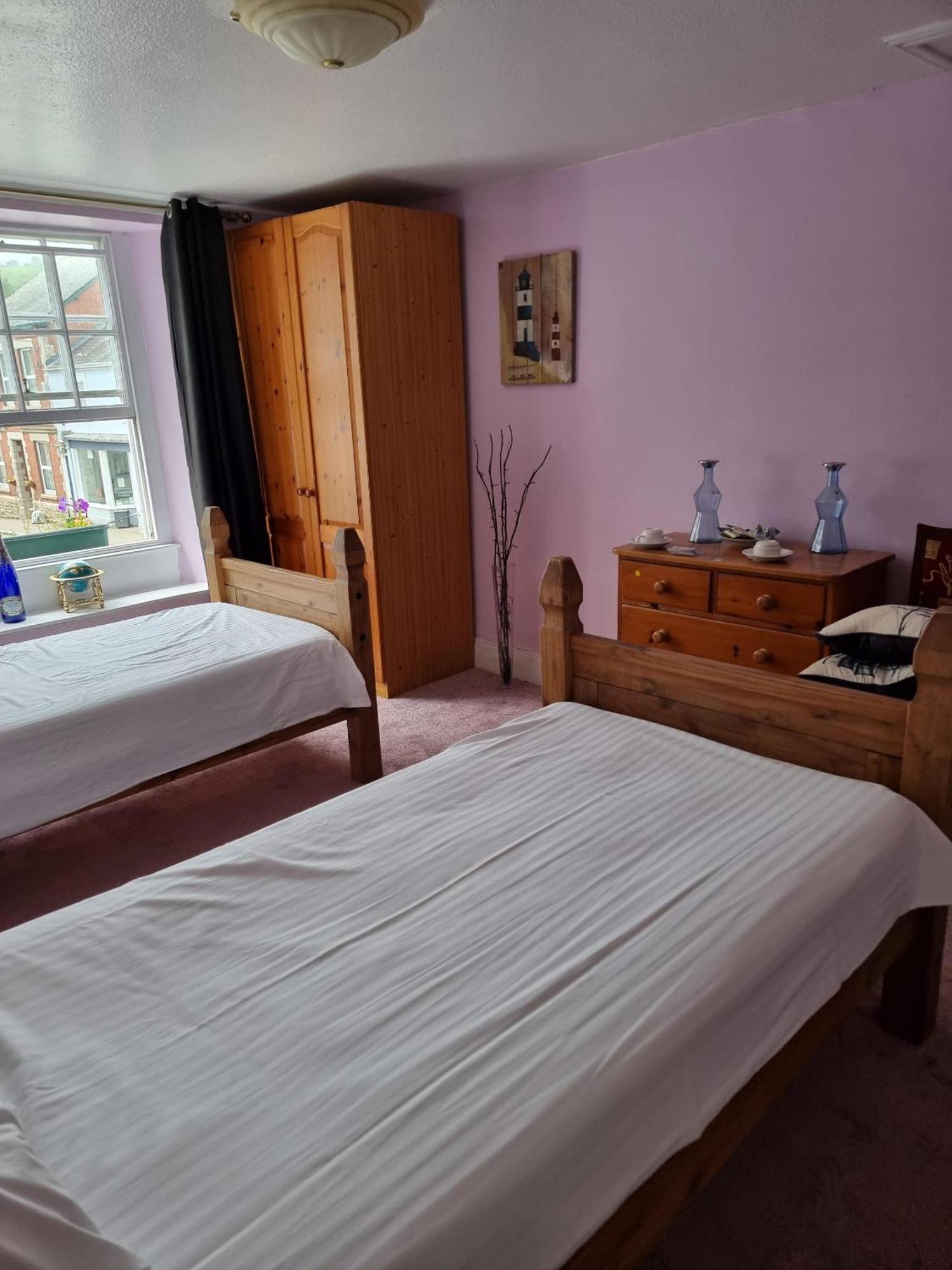 King'S Arms Hotel Лосуитиел Стая снимка