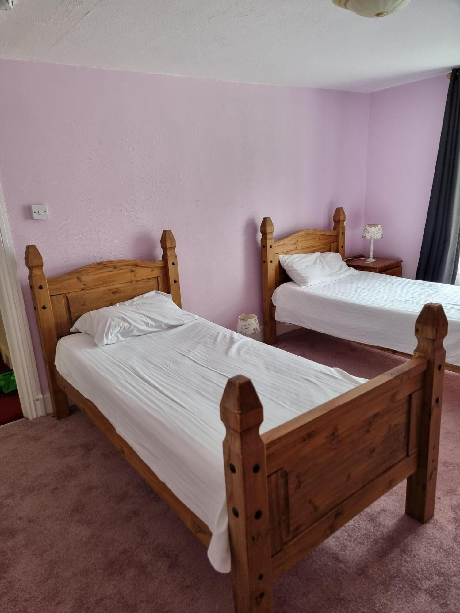 King'S Arms Hotel Лосуитиел Стая снимка