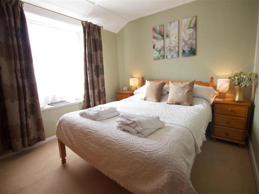 King'S Arms Hotel Лосуитиел Стая снимка