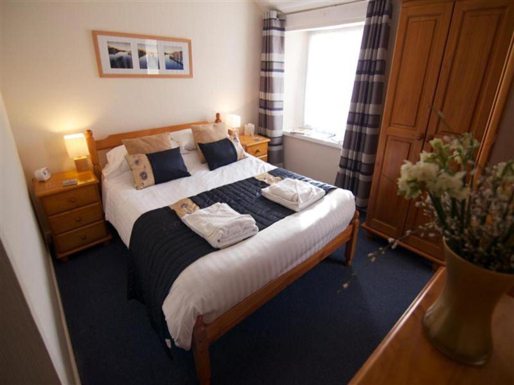 King'S Arms Hotel Лосуитиел Стая снимка