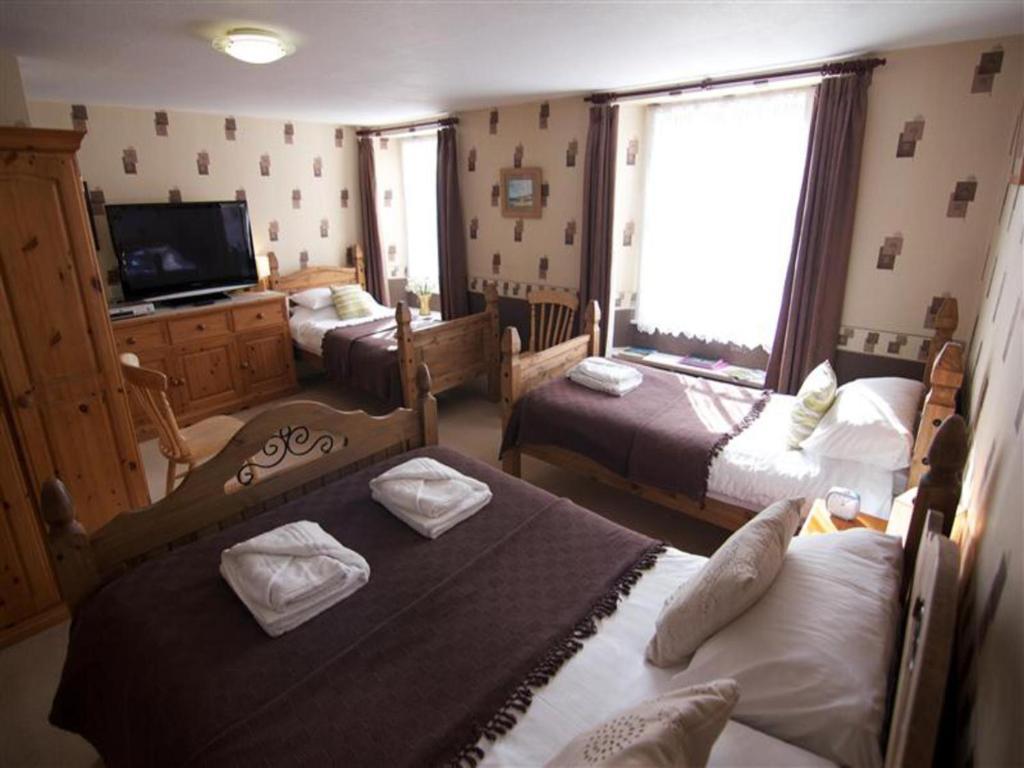 King'S Arms Hotel Лосуитиел Стая снимка