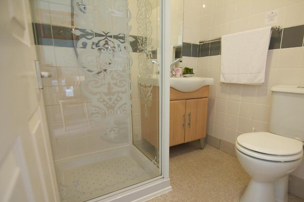 King'S Arms Hotel Лосуитиел Стая снимка