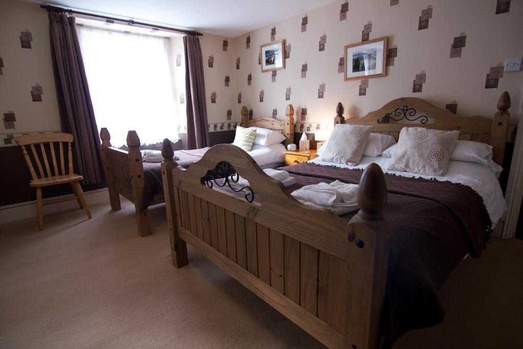 King'S Arms Hotel Лосуитиел Стая снимка