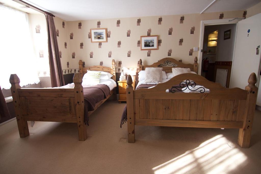 King'S Arms Hotel Лосуитиел Стая снимка